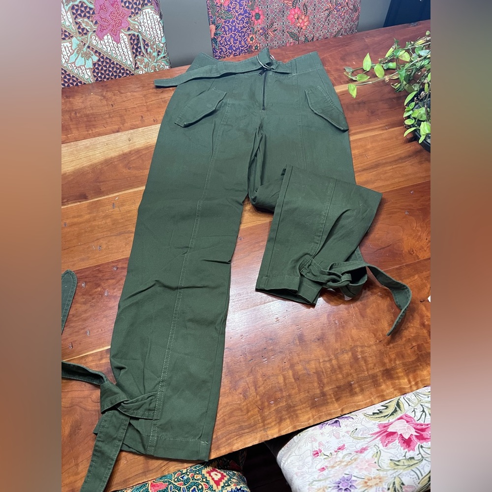 Venus cargo pants, high waist, belted.  Olive green. Never worn, size (small) 6